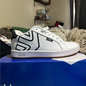 Etnies White and Navy Men's Sneakers